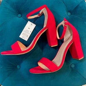 NWT a new day red chunky heels in 8W. Never worn